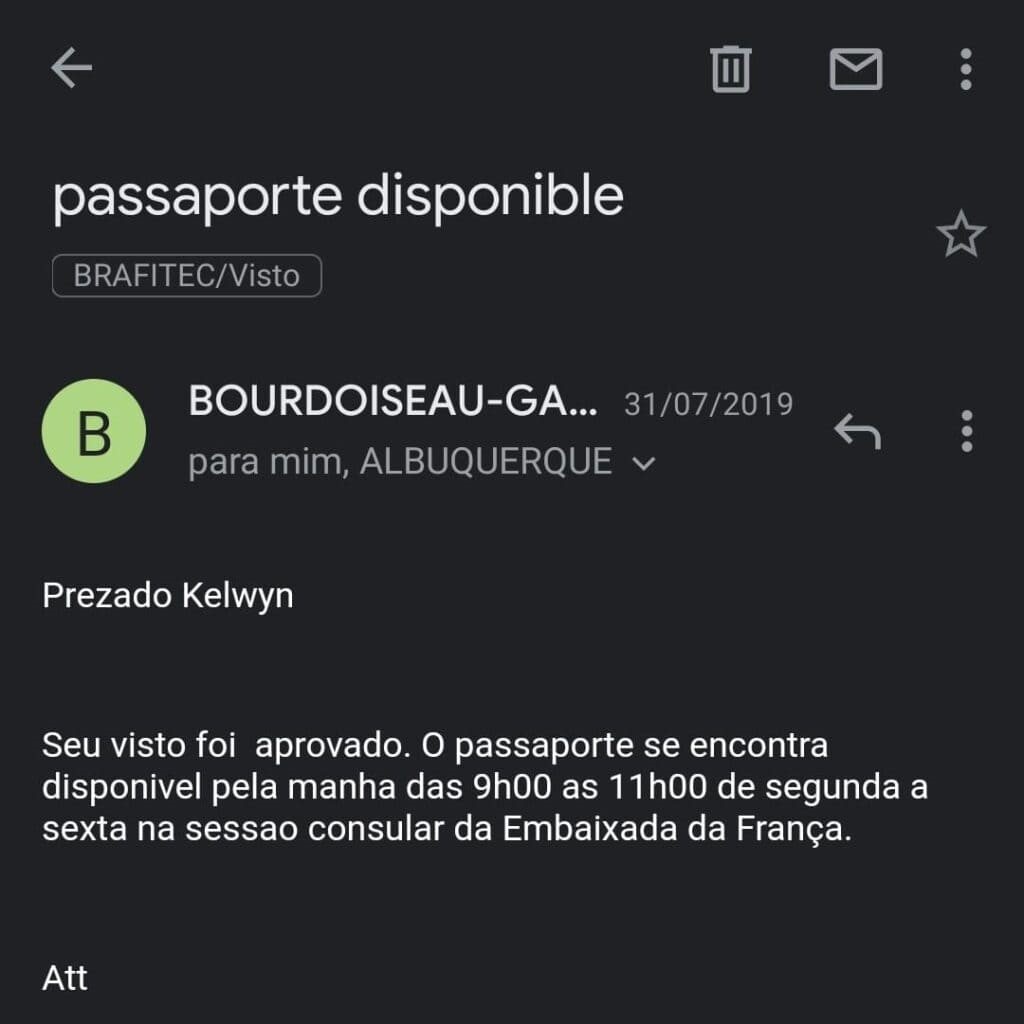 E-mail da embaixada francesa notificando que o visto foi aprovado e estão aguardando ir buscar o passaporte